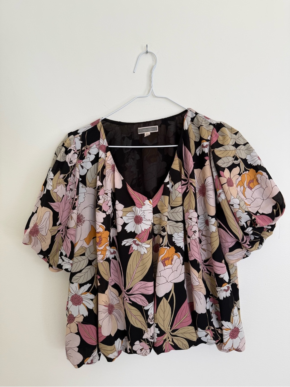 Pleione Black Floral V-Neck Puff Sleeve Blouse